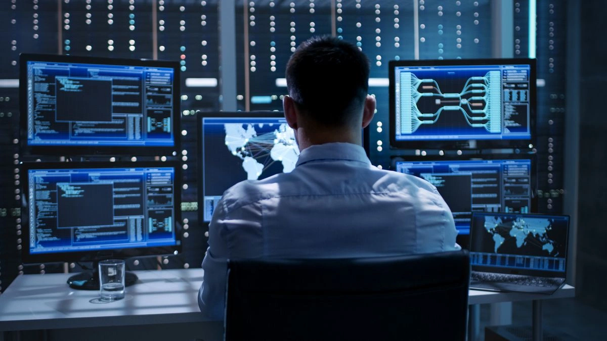 cybersecurity-analyst-monitoring-government-espionage-attack